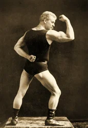 Eugen Sandow, in klassischer antiker griechisch-römischer Pose, ca. 1893